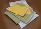Los sobres metálicos de la burbuja de la prenda impermeable del lustre esconden el material impreso para el envío